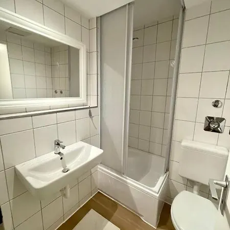 Apartment Schickes Mit Balkon In *