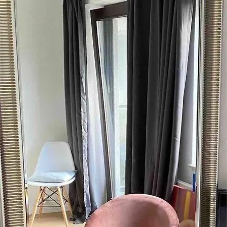 Schickes Mit Balkon In * Dusseldorf