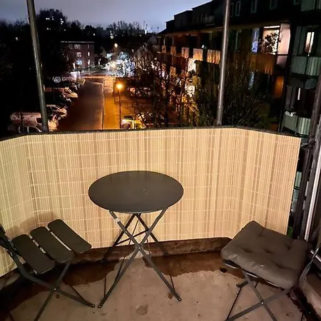 Schickes Mit Balkon In *