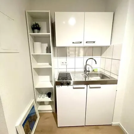 Apartment Schickes Mit Balkon In *
